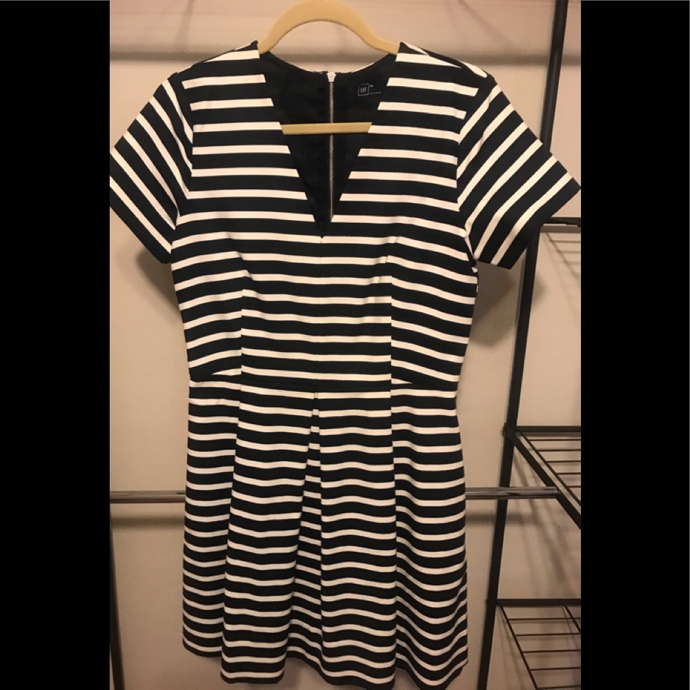 Navy and cream Gap dress. Never been worn.